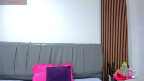 Snapshot of iisabella_noa chatting on July 21, 12:51 pm Isabella online show from July 21, 12:51 pm
