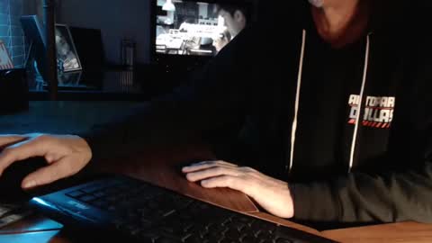 Snapshot of ijacker chatting on December 8, 1:24 am Michael online show from December 8, 1:24 am