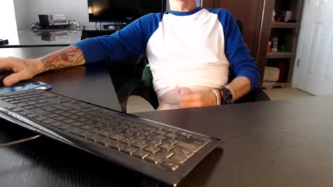 Snapshot of ijacker chatting on August 6, 10:00 pm Michael online show from August 6, 10:00 pm