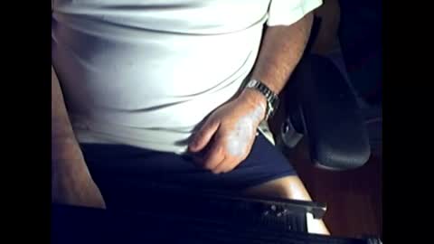 ikissuuuu online show from January 15, 4:00 pm