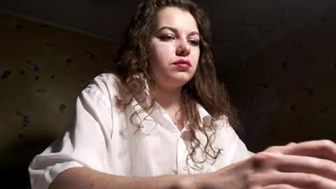 Laura online show from March 18, 2:31 pm