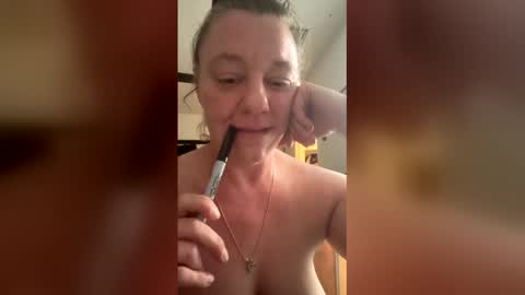 Snapshot of ilanamumma chatting on June 4, 2:50 am ilanamumma online show from June 4, 2:50 am