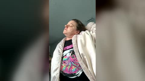Snapshot of ilanamumma chatting on June 11, 12:47 pm ilanamumma online show from June 11, 12:47 pm