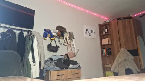 ShyLuna online show from February 22, 6:13 am