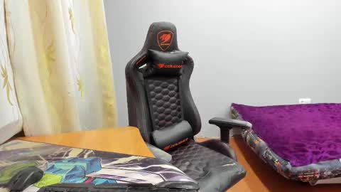 iliaskris online show from December 18, 7:42 pm