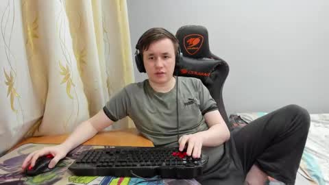 Snapshot of iliaskrislove chatting on June 8, 10:32 pm iliaskris online show from June 8, 10:32 pm