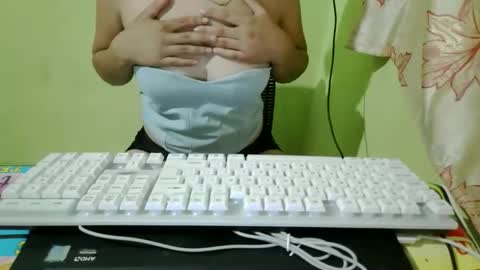 Snapshot of ilove2cum4uxox chatting on November 7, 10:59 am ilove2cum4uxox online show from November 7, 10:59 am