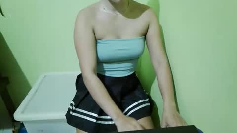 Snapshot of ilove2cum4uxox chatting on November 11, 4:07 pm ilove2cum4uxox online show from November 11, 4:07 pm