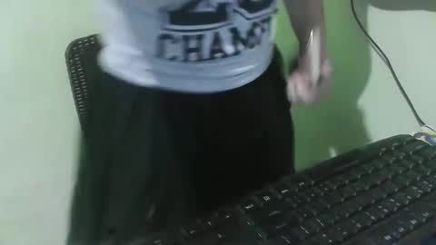 Snapshot of ilove2cum4uxox chatting on November 15, 4:03 pm ilove2cum4uxox online show from November 15, 4:03 pm