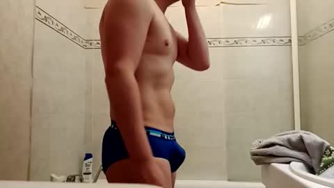 ilovecuteguy79 online show from April 4, 5:16 am