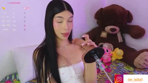 Snapshot of im__isabella chatting on May 5, 9:23 pm Isa Vasquez online show from May 5, 9:23 pm