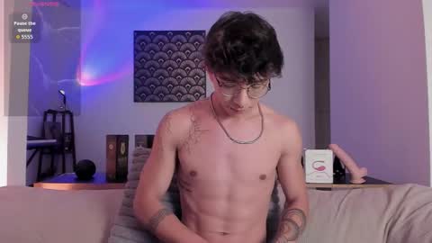 IM  THOMAS online show from December 21, 2:19 am