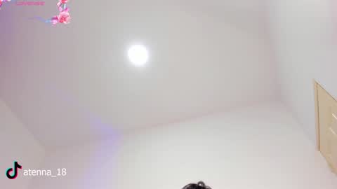 Snapshot of im_atenea_ chatting on December 10, 8:19 am Atenea online show from December 10, 8:19 am