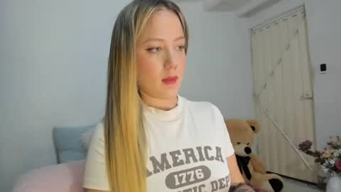 Snapshot of im_caro chatting on June 22, 3:36 am Caro online show from June 22, 3:36 am