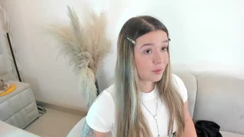 Snapshot of im_dalhia chatting on May 21, 8:49 pm DAHLIA online show from May 21, 8:49 pm