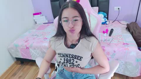 Eliza online show from April 25, 1:41 pm