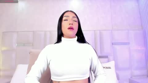 Snapshot of im_isabella1 chatting on May 18, 8:58 pm im_isabella1 online show from May 18, 8:58 pm