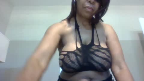 Snapshot of im_laa30z chatting on May 8, 12:10 pm weet exy Cougar online show from May 8, 12:10 pm
