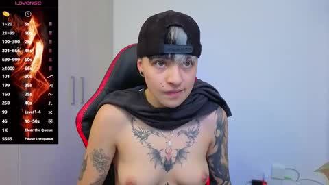 Laia online show from December 13, 7:53 pm