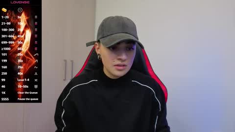 Laia online show from December 18, 1:44 am