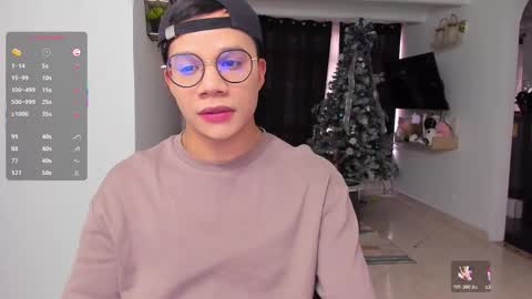 Snapshot of im_marco chatting on December 4, 9:56 pm Marco online show from December 4, 9:56 pm