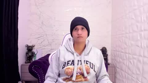 im_milan_rs online show from February 12, 6:40 am