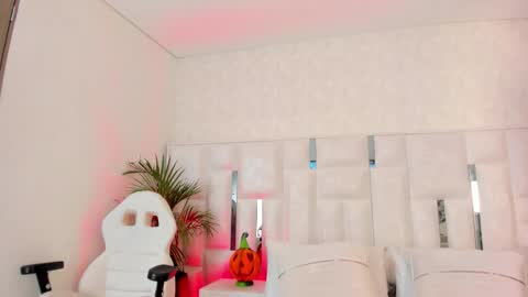 Snapshot of im_nika_ chatting on October 31, 1:34 pm Nika online show from October 31, 1:34 pm