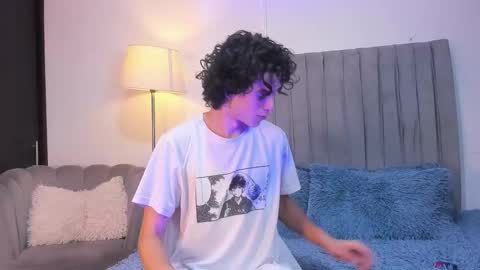 Snapshot of im_perseo_ chatting on December 14, 7:51 pm Perseo - Help me with 50 thumbs up online show from December 14, 7:51 pm