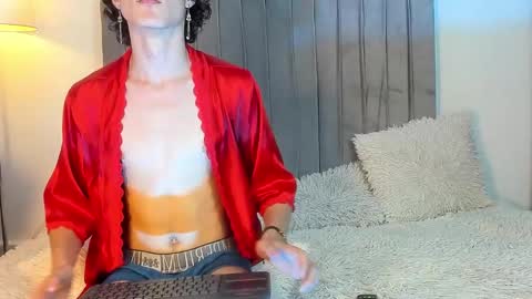 Snapshot of im_perseo_ chatting on December 16, 8:14 pm Perseo - Help me with 50 thumbs up online show from December 16, 8:14 pm