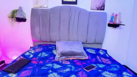 Snapshot of im_riley_ chatting on May 16, 7:23 pm im_riley_ online show from May 16, 7:23 pm