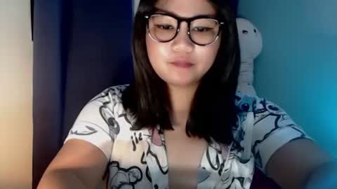 Snapshot of im_ur_cutiewife chatting on December 16, 11:10 pm cherryl online show from December 16, 11:10 pm