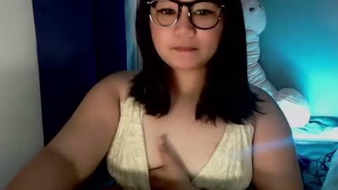 Snapshot of im_ur_cutiewife chatting on December 19, 12:17 am cherryl online show from December 19, 12:17 am