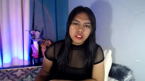 Snapshot of im_ur_girl_demure chatting on July 13, 7:49 pm kyline online show from July 13, 7:49 pm