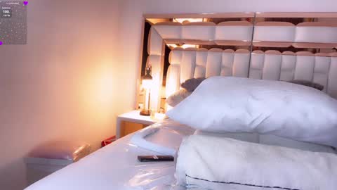 Snapshot of im_yours_01 chatting on February 2, 3:43 am daniella online show from February 2, 3:43 am