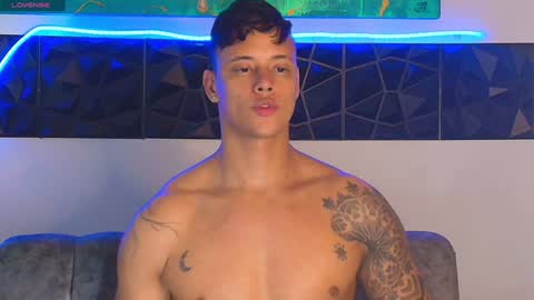 Snapshot of imconor chatting on December 4, 4:54 am imconor online show from December 4, 4:54 am