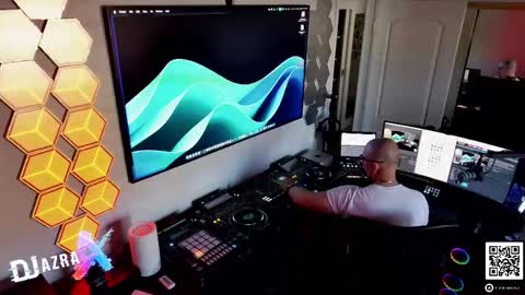 Snapshot of imdjazra chatting on April 11, 3:27 pm DJ Azra online show from April 11, 3:27 pm