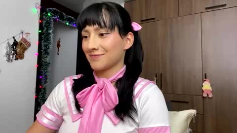 Snapshot of imlenka chatting on December 17, 11:33 pm Lenka online show from December 17, 11:33 pm