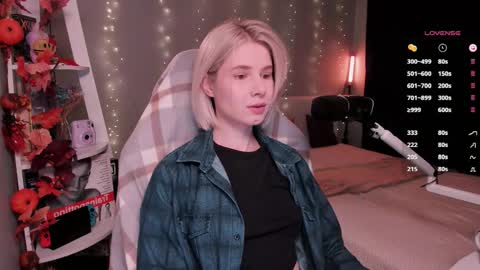 Snapshot of imnotmia chatting on November 24, 9:53 am Mia online show from November 24, 9:53 am