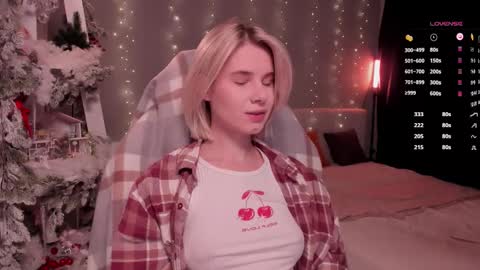 Snapshot of imnotmia chatting on December 22, 10:01 am Mia online show from December 22, 10:01 am