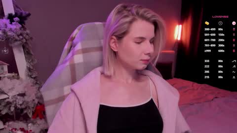 Snapshot of imnotmia chatting on January 11, 10:42 am Mia online show from January 11, 10:42 am