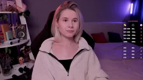 Snapshot of imnotmia chatting on February 6, 9:45 am Mia online show from February 6, 9:45 am