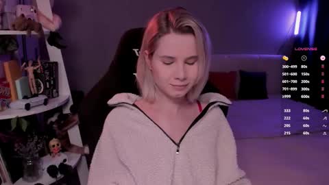 Snapshot of imnotmia chatting on February 11, 7:35 am Mia online show from February 11, 7:35 am