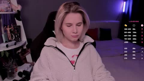 Snapshot of imnotmia chatting on February 12, 9:26 am Mia online show from February 12, 9:26 am