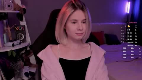 Snapshot of imnotmia chatting on February 22, 11:20 am Mia online show from February 22, 11:20 am