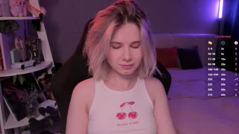 Snapshot of imnotmia chatting on February 26, 1:10 pm Mia online show from February 26, 1:10 pm