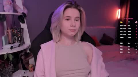 Snapshot of imnotmia chatting on February 28, 11:22 am Mia online show from February 28, 11:22 am