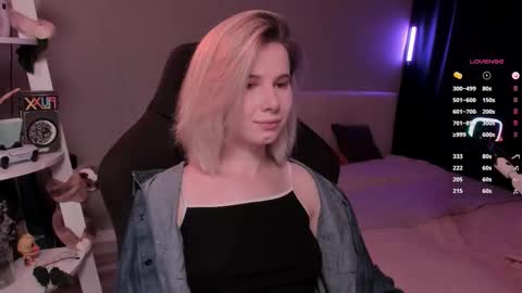 Snapshot of imnotmia chatting on March 6, 11:17 am Mia online show from March 6, 11:17 am