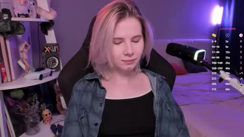 Snapshot of imnotmia chatting on March 7, 10:56 am Mia online show from March 7, 10:56 am