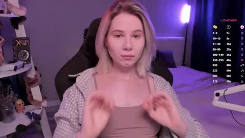 Snapshot of imnotmia chatting on March 13, 10:55 am Mia online show from March 13, 10:55 am