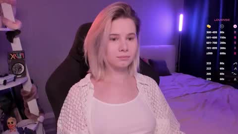 Snapshot of imnotmia chatting on March 15, 10:54 am Mia online show from March 15, 10:54 am